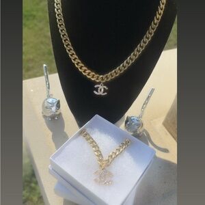 Gold Chain Necklace with Pendant